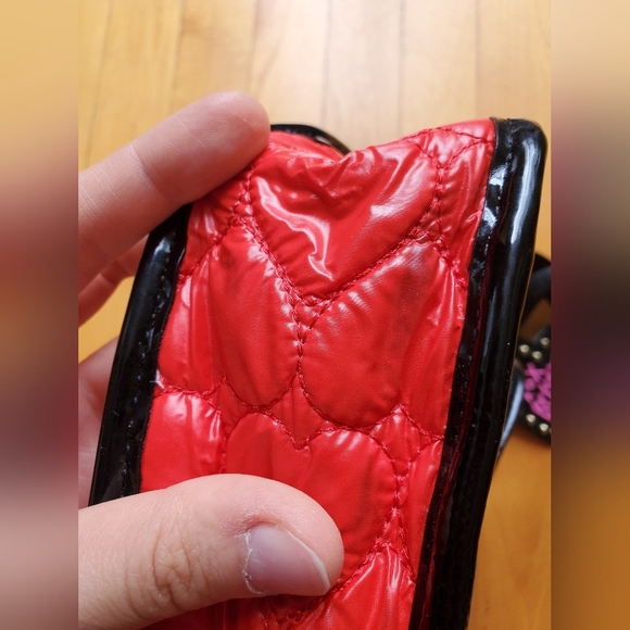 NWOT Betsey Johnson hot pink, red & black quilted hearts crossbody bag. - Picture 6 of 16